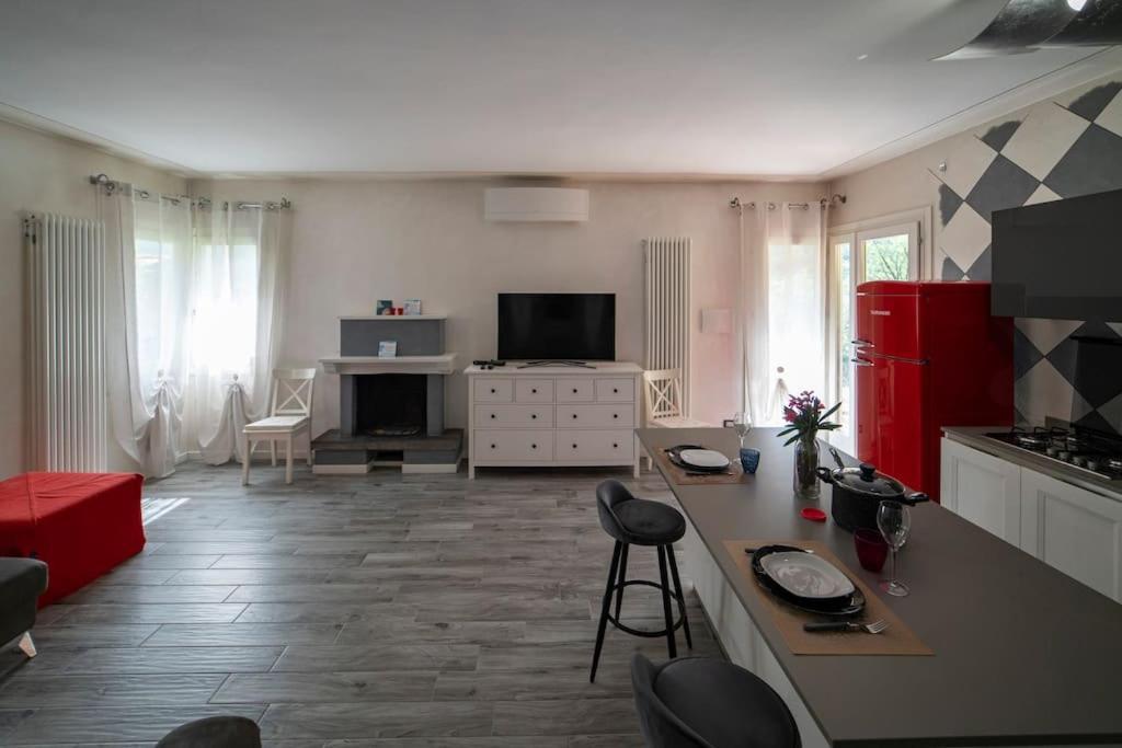 Montecolo Bay 1 Apartment Pilzone ภายนอก รูปภาพ